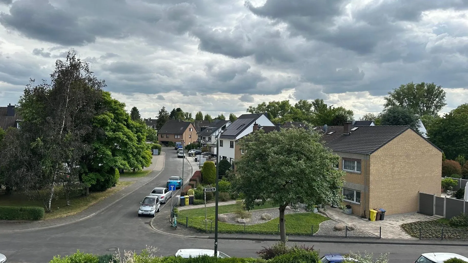 Duesseldorf Ruhige Unterkunft, Parkplaetze & Top- Anbindung Zur City & Messe의 연락처
